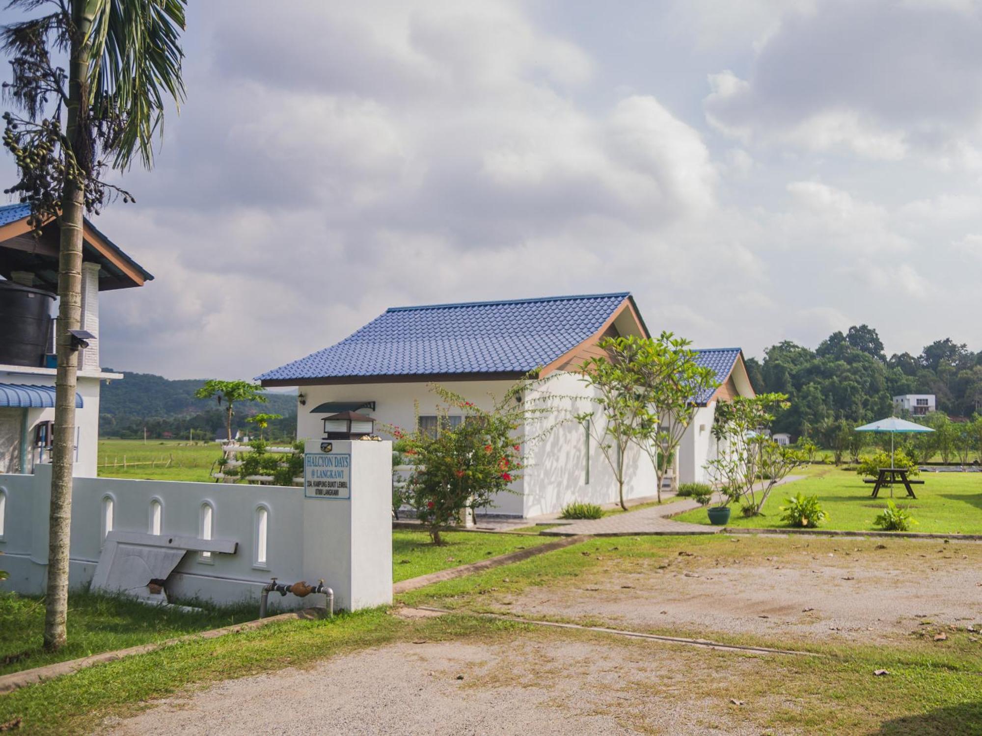Апартаменты Halcyon Days @ Langkawi Пантай-Сенанг Экстерьер фото